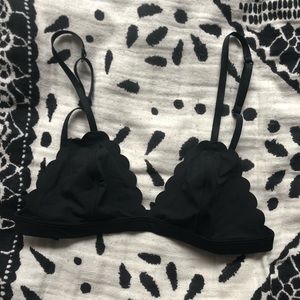 Like New Victoria’s Secret Black Scallop Bralette